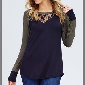 Long sleeve with lace neckline